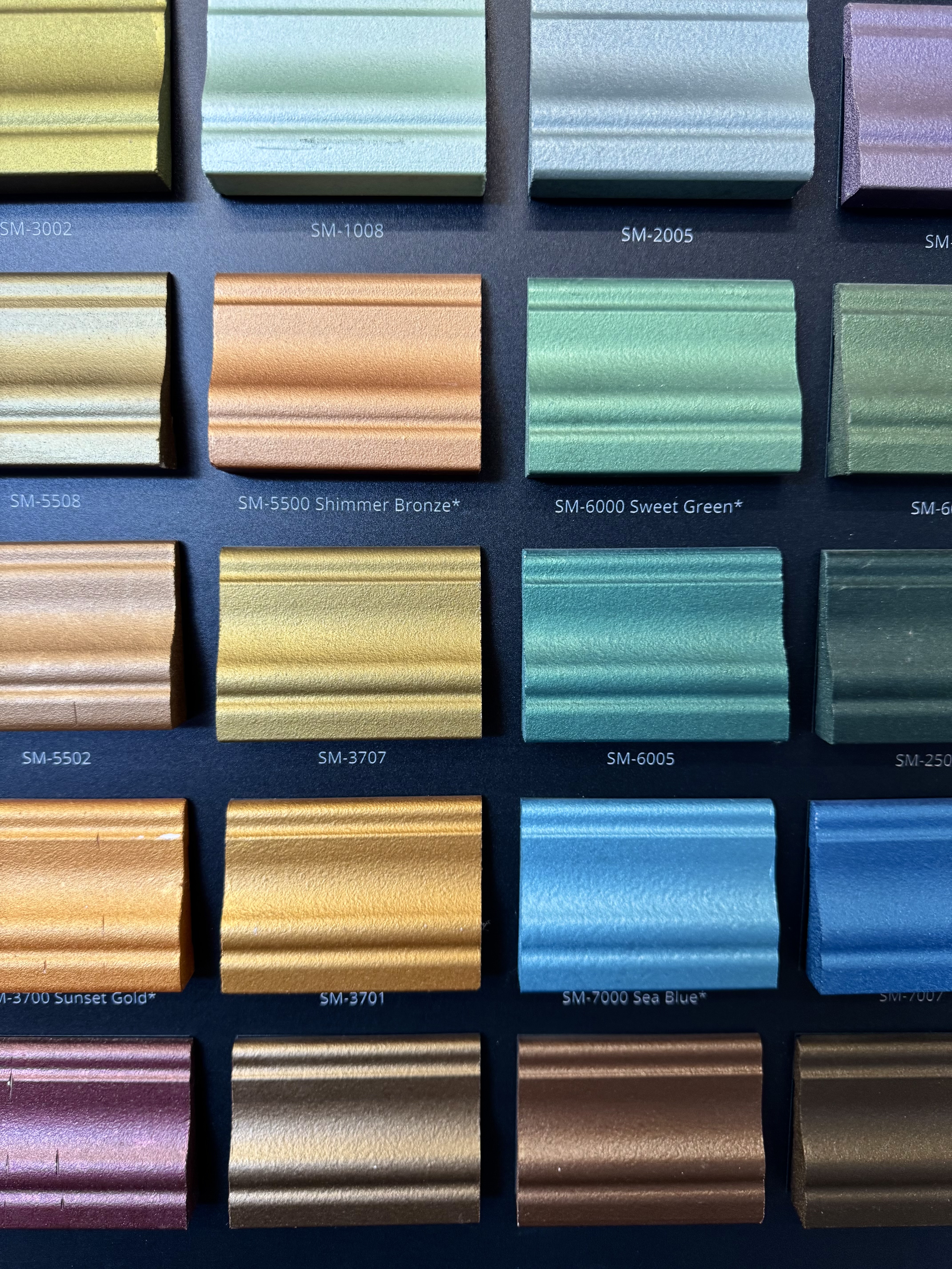 Decorative paint finish with metallic and textural effects